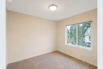 10827 E Burnside St, Portland, OR 97216 - Photo 19