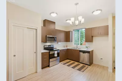 10827 E Burnside St, Portland, OR 97216 - Photo 11