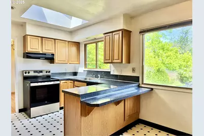 3602 NE 134th Ave, Portland, OR 97230 - Photo 9