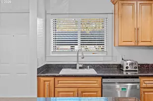 4 Touchstone Ct, Lake Oswego, OR 97035 - Photo 9