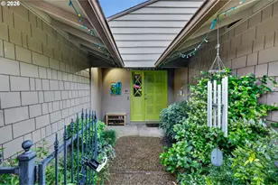 4654 SW Flower Pl, Portland, OR 97221 - Photo 3