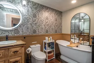 250 Mountain Dr, Roseburg, OR 97471 - Photo 23