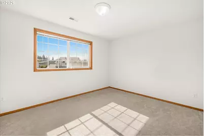 17543 SE Sherman Ct, Portland, OR 97233 - Photo 21