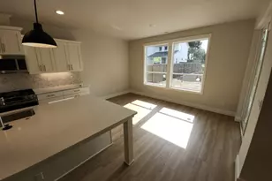 657 Magnolia Ave, Woodburn, OR 97071 - Photo 3