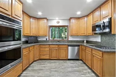 9838 SE Clatsop St, Portland, OR 97266 - Photo 23