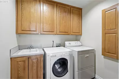 9838 SE Clatsop St, Portland, OR 97266 - Photo 25