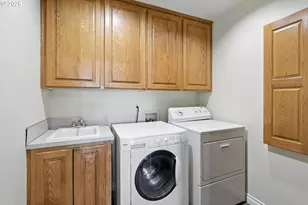 9838 SE Clatsop St, Portland, OR 97266 - Photo 25