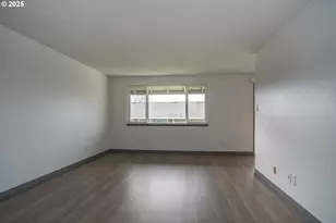 885 NE Sunset St, Roseburg, OR 97470 - Photo 21