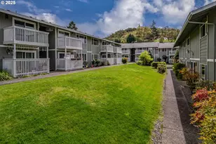 885 NE Sunset St, Roseburg, OR 97470 - Photo 35