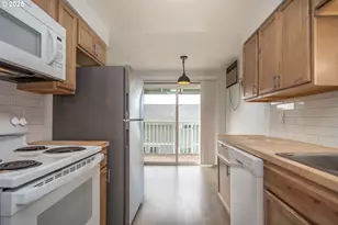 885 NE Sunset St, Roseburg, OR 97470 - Photo 11