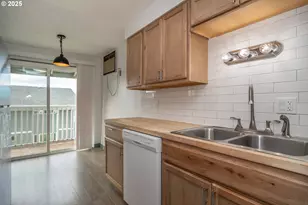 885 NE Sunset St, Roseburg, OR 97470 - Photo 13