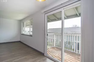 885 NE Sunset St, Roseburg, OR 97470 - Photo 17