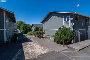 885 NE Sunset St, Roseburg, OR 97470 - Photo 37