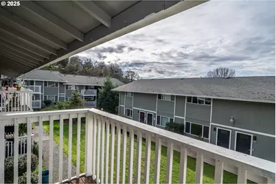 885 NE Sunset St #22, Roseburg, OR 97470 - Photo 17