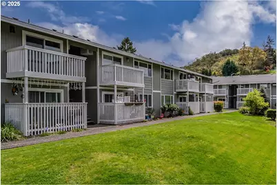 885 NE Sunset St #22, Roseburg, OR 97470 - Photo 3