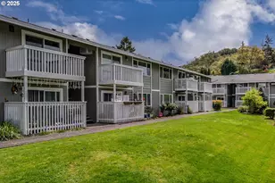 885 NE Sunset St, Roseburg, OR 97470 - Photo 3