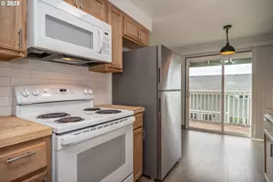 885 NE Sunset St, Roseburg, OR 97470 - Photo 11