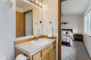 280 NW Country Ct, McMinnville, OR 97128 - Photo 21