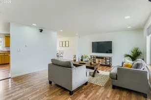 280 NW Country Ct, McMinnville, OR 97128 - Photo 9