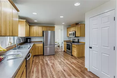 280 NW Country Ct, McMinnville, OR 97128 - Photo 11