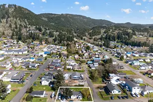 402 Acacia Ave, Garibaldi, OR 97118 - Photo 23