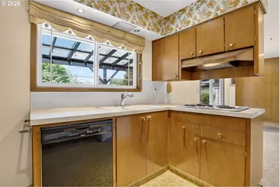 321 NE 108th Pl, Portland, OR 97220 - Photo 17