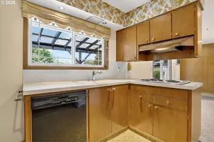 321 NE 108th Pl, Portland, OR 97220 - Photo 17