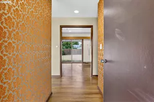 321 NE 108th Pl, Portland, OR 97220 - Photo 5