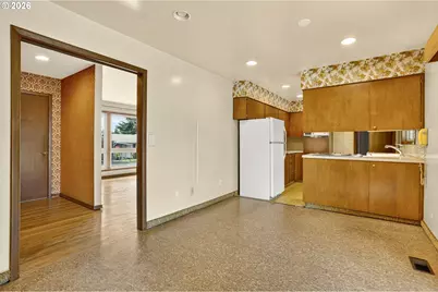 321 NE 108th Pl, Portland, OR 97220 - Photo 13