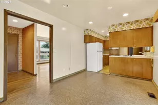 321 NE 108th Pl, Portland, OR 97220 - Photo 13