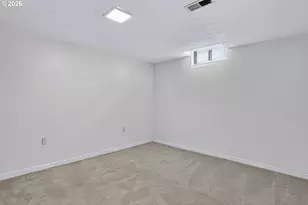 321 NE 108th Pl, Portland, OR 97220 - Photo 37