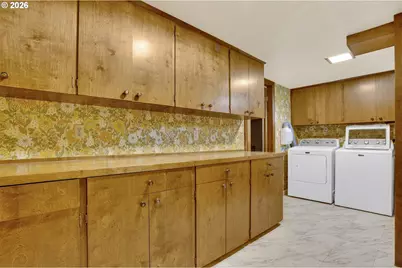 321 NE 108th Pl, Portland, OR 97220 - Photo 35