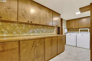 321 NE 108th Pl, Portland, OR 97220 - Photo 35