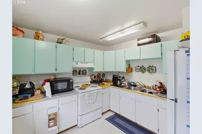 1035 W 11th St, Coquille, OR 97423 - Photo 29