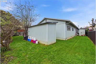 1035 W 11th St, Coquille, OR 97423 - Photo 33