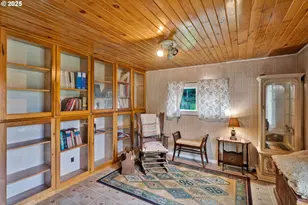 32253 Deberry Rd, Creswell, OR 97426 - Photo 13