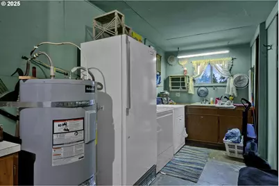 32253 Deberry Rd, Creswell, OR 97426 - Photo 23