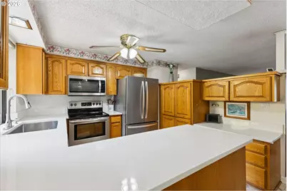 600 NE 22nd St, Gresham, OR 97030 - Photo 11