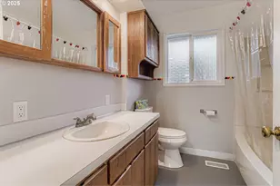 10832 SE Stephens St, Portland, OR 97216 - Photo 15