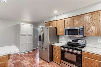 10832 SE Stephens St, Portland, OR 97216 - Photo 9