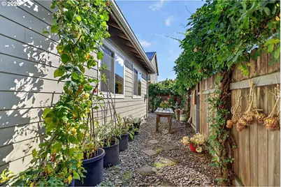 1663 5th St, Hood River, OR 97031 - Photo 43