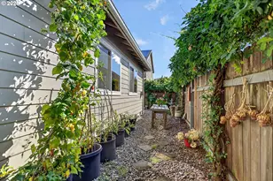 1663 5th St, Hood River, OR 97031 - Photo 43