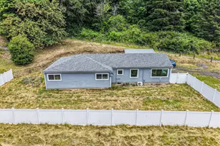8935 State Hwy 38, Drain, OR 97435 - Photo 3
