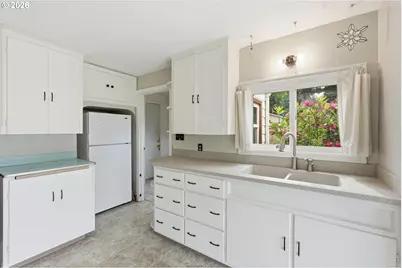 870 Hickory St NE, Salem, OR 97301 - Photo 9