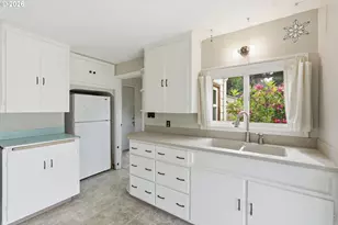 870 Hickory St NE, Salem, OR 97301 - Photo 9