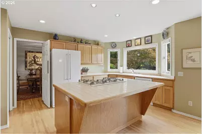 14590 SW Peachtree Dr, Portland, OR 97224 - Photo 9