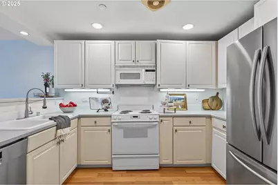 520 SE Columbia River Dr #326, Vancouver, WA 98661 - Photo 13