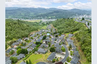 1695 NE Ruby Ct, Roseburg, OR 97470 - Photo 41