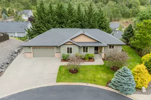 1695 NE Ruby Ct, Roseburg, OR 97470 - Photo 1
