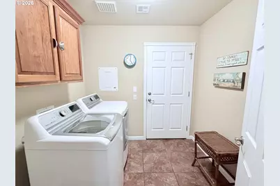 1695 NE Ruby Ct, Roseburg, OR 97470 - Photo 29